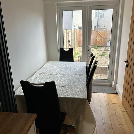 Small Room In Horfield 3 บริสตอล ภายนอก รูปภาพ