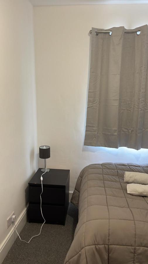 Small Room In Horfield 3 บริสตอล ภายนอก รูปภาพ