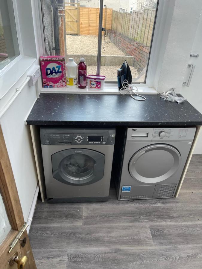 Small Room In Horfield 3 บริสตอล ภายนอก รูปภาพ